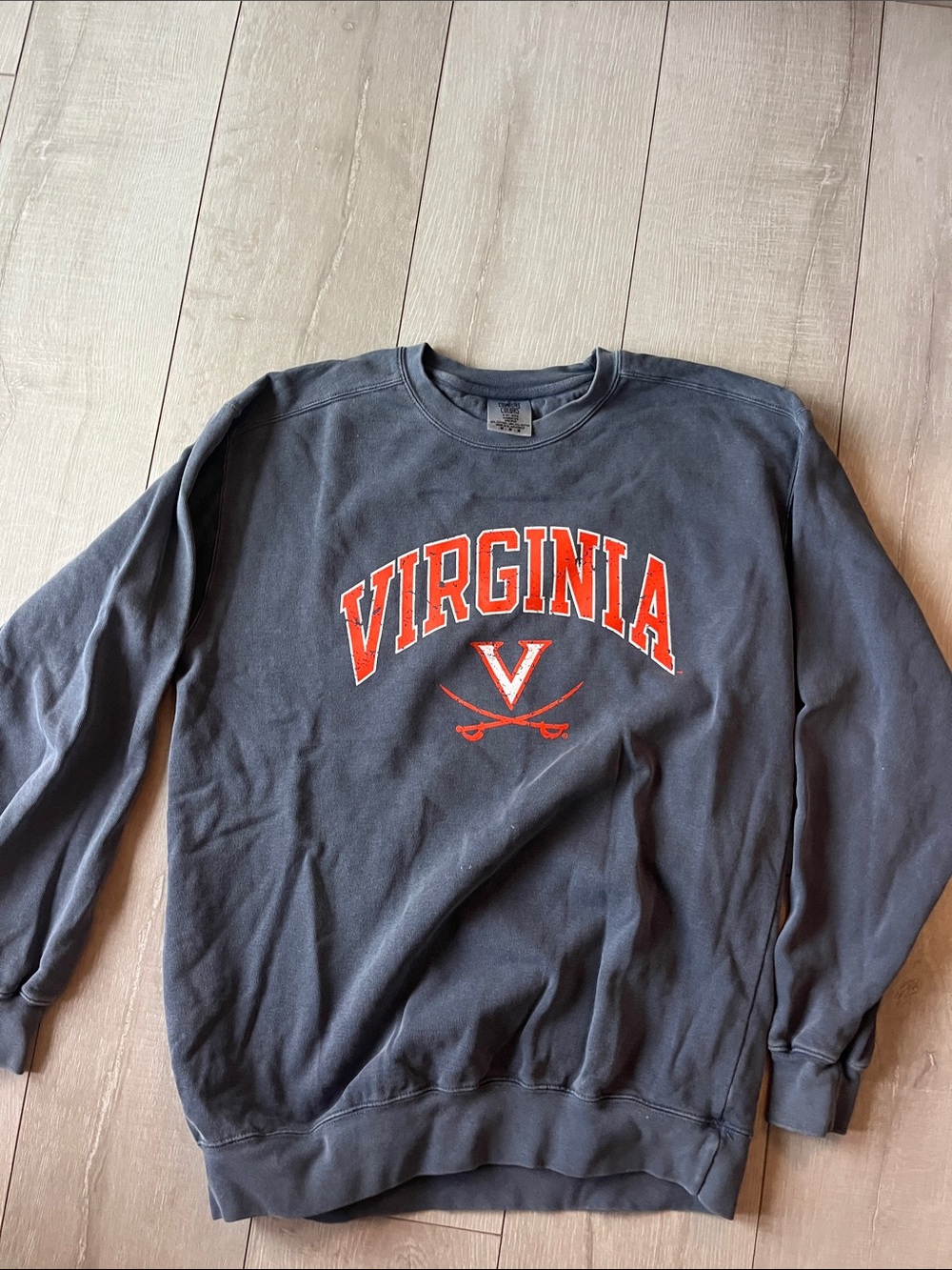 NWOT VIRGINIA DARK GREY CREW NECK SWEATSHIRT NEVER WORN PERFECT UNUSED CONDITION
